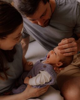 Was war für dich die magischste Zeit mit deinem Baby oder Kleinkind? 🔮✨ Erzähl's mir bitte in den Kommentaren – darf gern auch ein ganz bestimmter Moment sein 🙌🏻

#marmeladenglasmomente #wennausliebelebenwird #wirwerdeneltern #neugeborenenfotosfrankfurt #familienglück #lebenmitbaby #neugeborenenfotografie #natürlicheerinnerungen