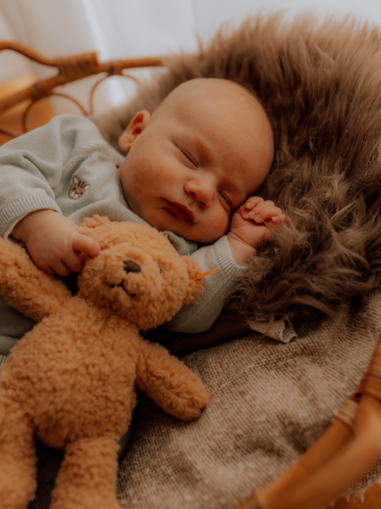 Tage mit Babyduft sind meine Lieblingstage 💕 Evtl. hab ich heute gleich 2,5 Mal das Vergnügen – und das halbe Baby könnte ein lang ersehnter Shooting-Wunsch von mir sein 🥹🥹🥹 Ohhh wird das ein wunderschöner Tag heute… los geht‘s!

Ratet gern mal in den Kommentaren, was für heute geplant ist 🤭

#natürlichefotografie #babyfotograffrankfurt #erinnerungenfürsleben #babyglück