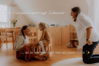 ICH LIEBE REPORTAGEN IN EUREM ZUHAUSE 💖 Warum? Weil ihr hier alles sein könnt, das zu eurem Leben passt 😌 Ihr könnt leise sein, ganz viel kuscheln und lesen… oder ihr könnt laut sein, in der Küche tanzen und die Kinder durch die Luft fliegen lassen. Ich kann eure kleinen Rituale festhalten und eure Liebe. Wir können gemeinsam Waffeln backen oder im Kinderzimmer spielen oder aus dem Wohnzimmer eine Kissenhöhle bauen oder auf dem Bett herumrollen. Ich liebe es so sehr all das festhalten zu dürfen, was in euren Familienalltag passt. Genau das seid ihr ✨

DESHALB ANGEBOT:
Im September & bis Mitte Oktober könnt ihr eine kleine Schnupperreportage buchen 🤗 Einfach mal zum Testen. Ich komme für 30 Minuten in euer Zuhause oder wir treffen uns zB. am Spielplatz oder für einen Spaziergang im Wald. Ihr macht einfach das, was ihr immer gerne zusammen macht & am Ende geht ihr mit einer Auswahl wundervoller kleiner Erinnerungen nach Hause. Ein bisschen Kindheit, sicher viele Mamagefühle und ganz viel Liebe, die für immer bleibt. Für nur 120€, einfach mal so zum Testen 😇 

Terminbuchung in meiner Bio. Oder schreib mir auch gern unverbindlich für mehr Infos ✌🏻