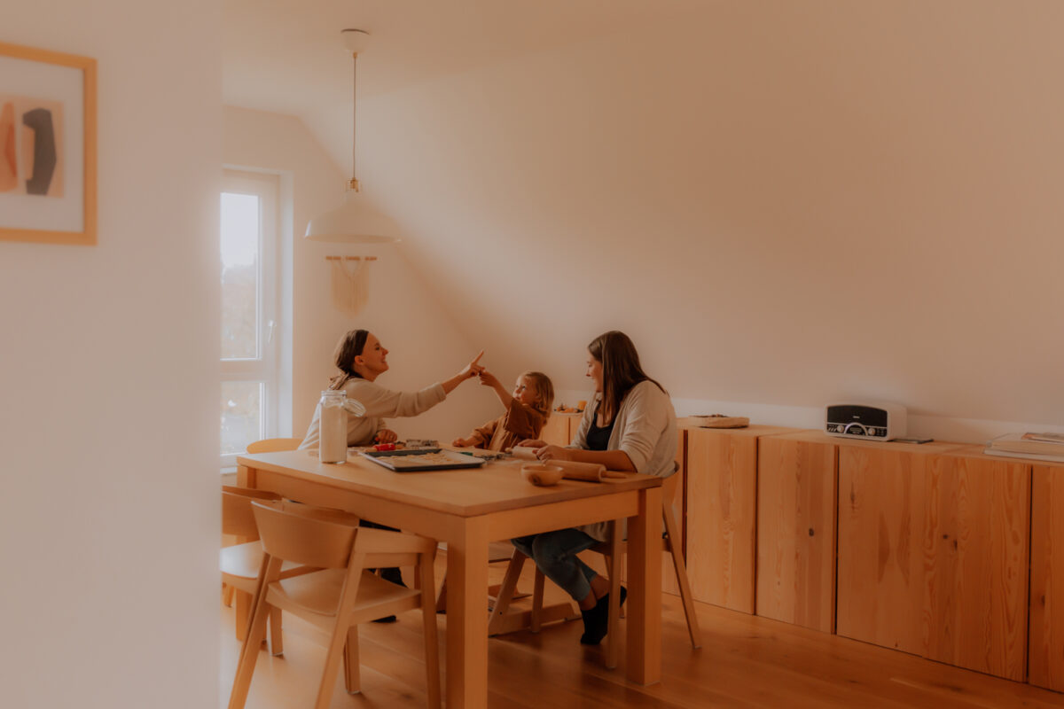 Weihnachtsreportage Familie beim Plätzchenbacken Zuhause