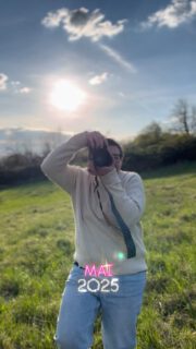 🐷🥂✨ Happy New Year ihr lieben Menschis 🎆💕

Ich blinzel noch einmal kurz & schaue zurück auf 2025 – auf ein Jahr voller schöner Momente, besonderer Aktionen und so viel Liebe in Bildern. Das alles nur wegen euch 🥹 ohh wie ich meinen Job doch liebe! 

& jetzt: Auf ein neues Jahr voller unentdeckter Chancen, spannender Mikroabenteuer, unvergesslicher Momente und Erinnerungen, die uns ein Leben lang begleiten 🩷📸🍀 

Erzähl gern mal… hast du einen besonderen Wunsch für das neue Jahr? Nur für dich, für deine Familie oder etwas, das ich dir erfüllen darf? 😌

Ich jedenfalls wünsche mir mehr Zeit zum Lesen, es ganz tief genießen zu können, wenn die Sonne meine Nasenspitze kitzelt, mein Zuhause neu zu gestalten & Reportagen… hachja, meine Reportagen mit euch fehlen mir so sehr – deshalb gibt‘s hier ganz bald ein paar News 🥲 und ich bin sooo gespannt, was ihr sagt! 

2026 wird magisch mit euch, da bin ich mir ganz sicher 🙌🏻✨