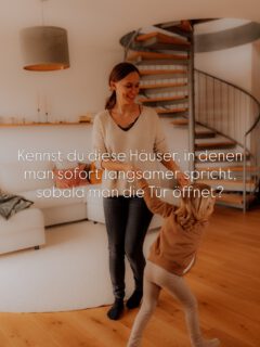 Erinnerungen, die sich wie Zuhause anfühlen ✨
Was denkst du dazu?

#familienfotografin #echteslebenzeigen #kindheitserinnerungen #lautundglücklich