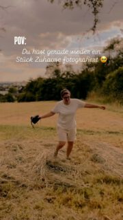Es gibt so viele Gründe, warum ich Familien fotografiere. Aber einer davon ist ganz sicher dieses Gefühl: Wenn ich nach einem Shooting nach Hause fahre und denke „Hach, genau das.“ 🥹

Weil ihr mir für ein kleines Stück eures Lebens die Tür aufmacht – manchmal tatsächlich zu eurem Zuhause, manchmal einfach zu eurem Alltag, eurer Familienzeit, euren kleinen Ritualen. Und ich darf daraus Erinnerungen machen, die irgendwann wieder genau dieses Gefühl zurückbringen.

Ja, das macht mich ziemlich glücklich… wie man sieht 😄💕

#kindheitserinnerungen #zuhauseimglück #mamagefühle #lebenmitkindern #fotografin