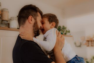 ANGEBOT | So sehen kleine Momente einer Reportage aus. Ich tauche kurz in euer Familienleben ein & halte alles fest, was euch und eure Liebe ausmacht 💖 Genau so entstehen Erinnerungen, die sich wie Zuhause anfühlen 🥹✨

Noch bis mitte Oktober gibt‘s Termine für meine Mini Schnupper Reportagen – einfach mal zum ausprobieren, wie es sich für euch anfühlt 😌 Schaut gern in den Link in meiner Bio und sucht euch euren Lieblingstermin aus :) 

#reportagefotografie #homestoryshooting #familienliebe #kindheitserinnerungen